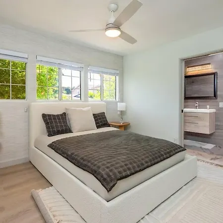 Luxurious 4-Bedroom Home With Pool & Jacuzzi! Los Angeles Exterior photo