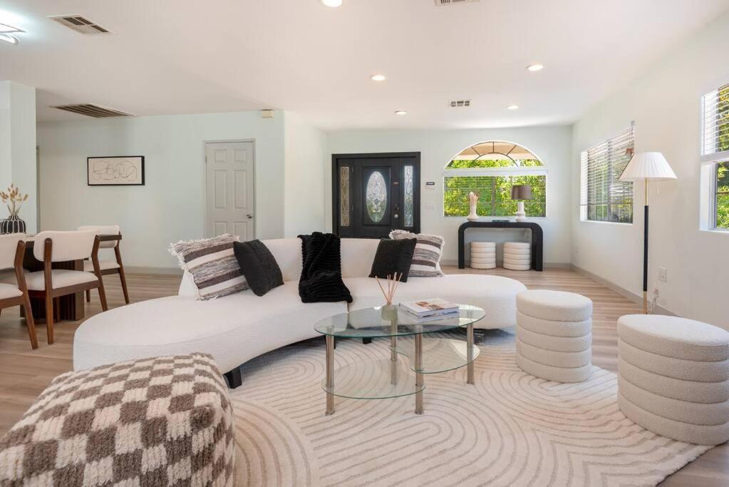 Apartment Luxurious 4-bedroom With Pool & Jacuzzi! *